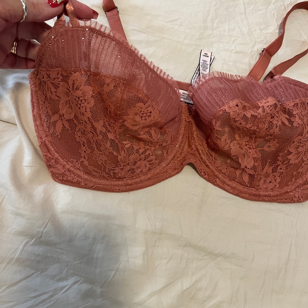 Victoria Secret Dream Angels Lace Underwire Bra,Beautiful glitter across bust